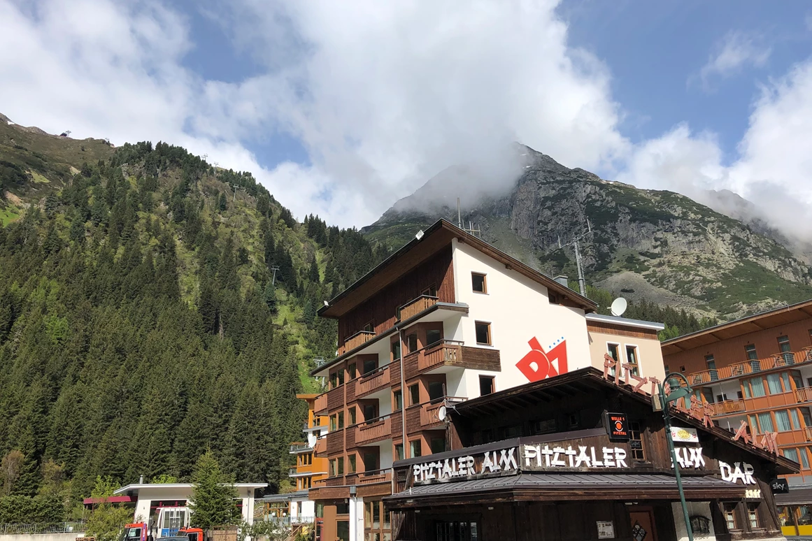 PIZ Hotel